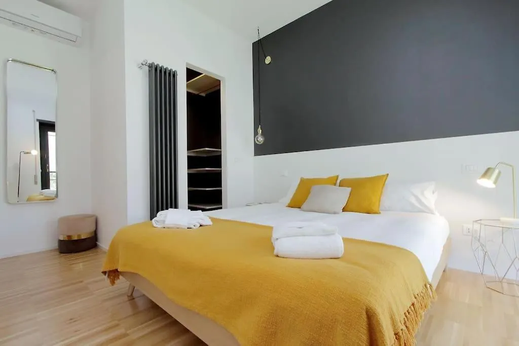 Apartment Ych Trilocale Finemente Arredato Vicino Alla Metro Rome Italy